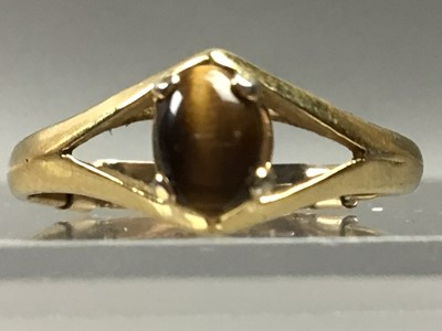 Lot 438 - NINE CARAT GOLD RING