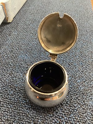 Lot 117 - GEORGE VI SILVER CRUET SET