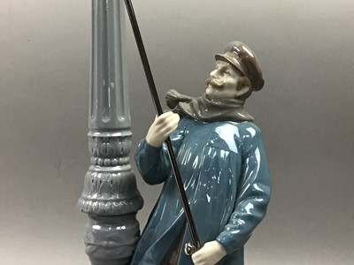 Lot 499 - LLADRO FIGURE OF THE LAMP LIGHTER