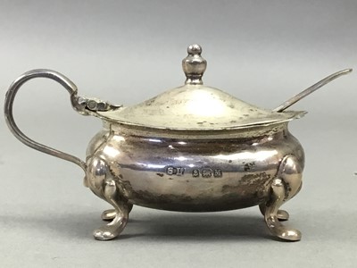 Lot 560 - GEORGE V SILVER MUSTARD POT