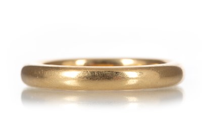 Lot 813 - WEDDING BAND