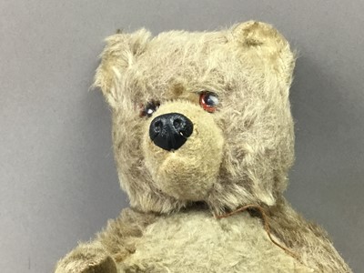 Lot 572 - VINTAGE TEDDY BEAR