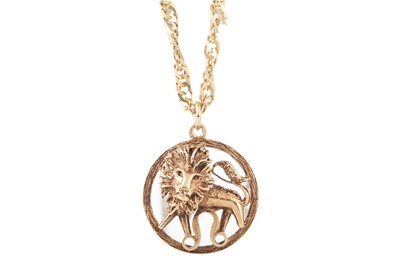 Lot 816 - LION PENDANT ON CHAIN