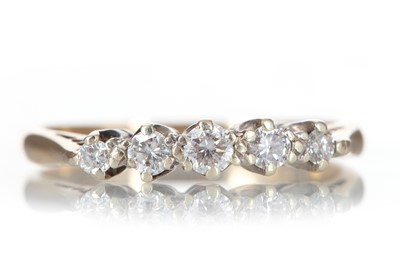 Lot 817 - DIAMOND FIVE STONE RING