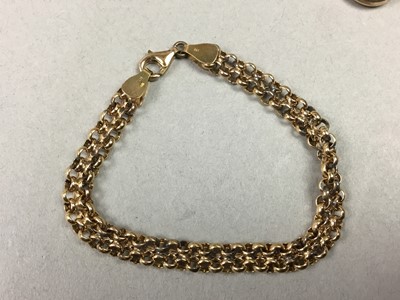 Lot 393 - GOLD BRACELET