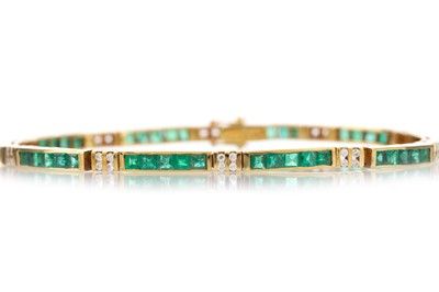 Lot 425 - EMERALD AND DIAMOND BRACELET