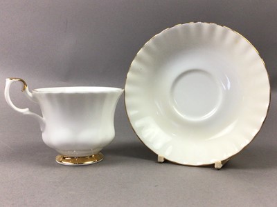 Lot 16 - ROYAL ALBERT DINNER SERVICE