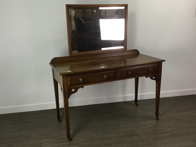 Lot 303A - MAHOGANY DRESSING TABLE