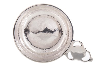 Lot 61 - ARTS & CRAFTS GEORGE V SILVER PORRINGER