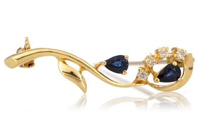 Lot 828 - SAPPHIRE AND DIAMOND BROOCH