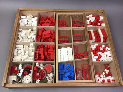 Lot 35 - VINTAGE LEGO SYSTEM SET