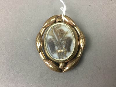 Lot 44 - VICTORIAN MOURNING BROOCH