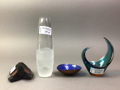 Lot 180 - GROUP OF VINTAGE METALWARE, GLASS AND OTHER ITEMS