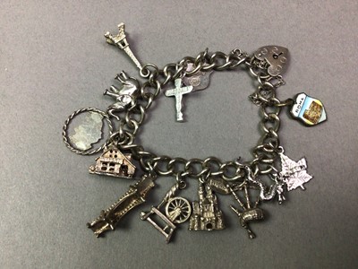 Lot 106 - CHARM BRACELET