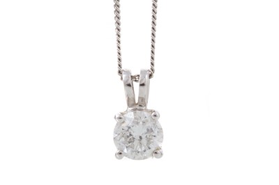 Lot 463 - DIAMOND SOLITAIRE PENDANT