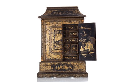 Lot 1173 - CHINESE EXPORT LACQUERED TABLE CABINET