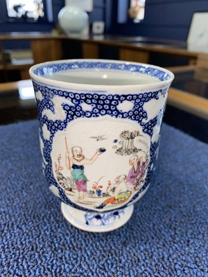Lot 1174 - 18TH CENTURY CHINESE PORCELAIN MUG