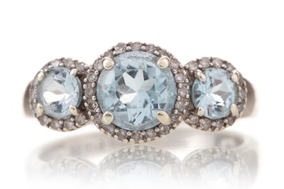 Lot 468 - AQUAMARINE AND DIAMOND RING