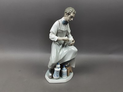 Lot 276 - LLADRO FIGURE OF A PHARMACIST