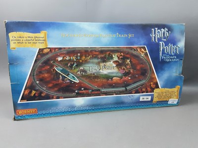 Lot 438 - HORNBY, HARRY POTTER AND THE PRISONER OF AZKABAN HOGWARTS EXPRESS ELECTRIC TRAIN SET