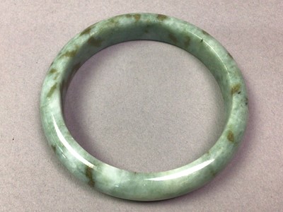 Lot 404 - HARDSTONE BANGLE