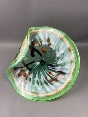 Lot 439 - DECORATIVE VIG GLASS DISPLAY PIECE