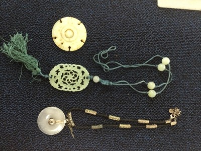 Lot 1068 - CHINESE ARTICULATED JADE AMULET