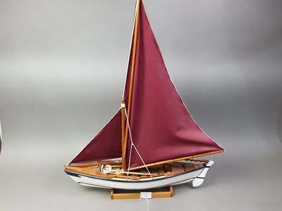 Lot 386 - MODEL YACHT