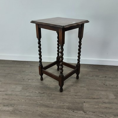 Lot 539 - OAK SIDE TABLE