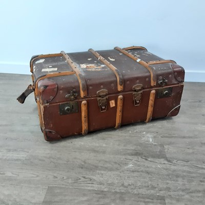 Lot 582 - VINTAGE TRAVEL TRUNK