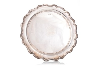 Lot 7 - EDWARDIAN SILVER SALVER