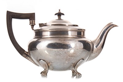 Lot 8 - GEORGE VI SILVER TEAPOT