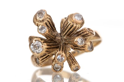 Lot 498 - DIAMOND SPRAY RING