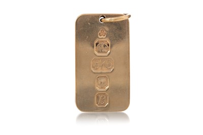 Lot 510 - NINE CARAT GOLD INGOT PENDANT