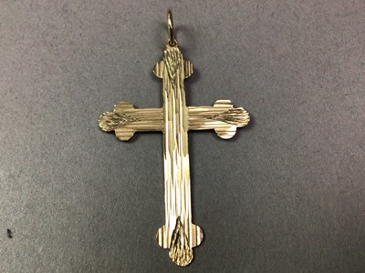 Lot 518 - NINE CARAT GOLD CRUCIFIX PENDANT