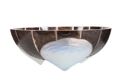 Lot 286 - SABINO FRANCE, ART DECO OPALESCENT AND TINTED BOWL