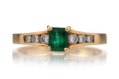 Lot 432 - EMERALD AND DIAMOND RING