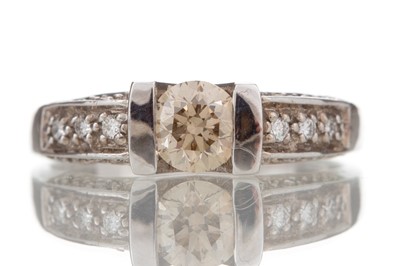 Lot 481 - DIAMOND DRESS RING