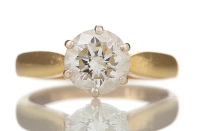 Lot 434 - DIAMOND SOLITAIRE RING