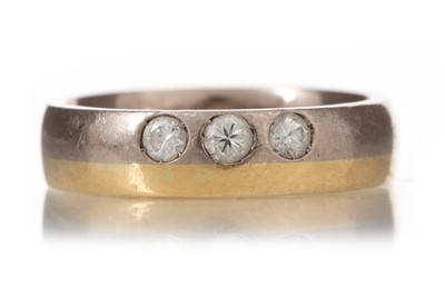 Lot 535 - DIAMOND THREE STONE BAND