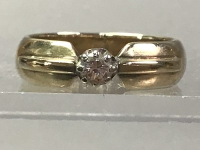 Lot 92 - DIAMOND SOLITAIRE RING