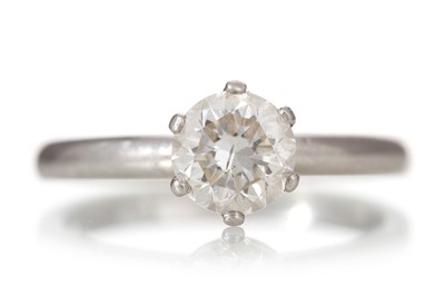 Lot 549 - DIAMOND SOLITAIRE RING