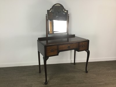 Lot 190 - REPRODUCTION MAHOGANY DRESSING TABLE