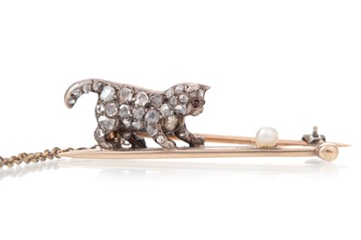 Lot 592 - DIAMOND CAT BROOCH