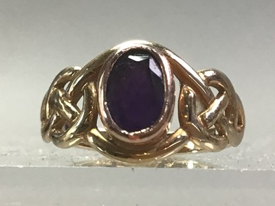 Lot 293 - AMETHYST RING