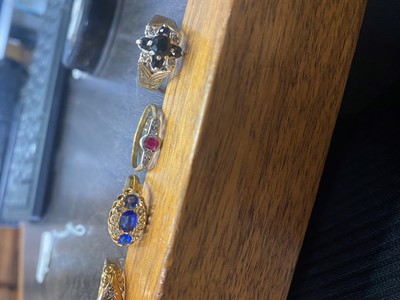 Lot 1114 - COLLECTION OF RINGS