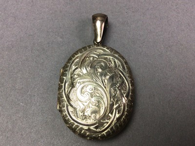 Lot 337 - VICTORIAN LOCKET