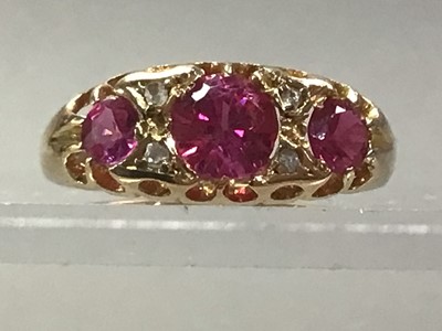 Lot 338 - EDWARDIAN EIGHTEEN CARAT GOLD RING