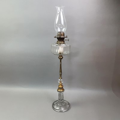 Lot 862 - VICTORIAN BRASS OIL LAMP