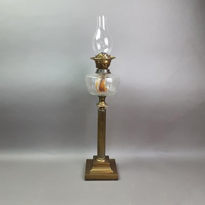 Lot 864 - VICTORIAN OIL LAMP